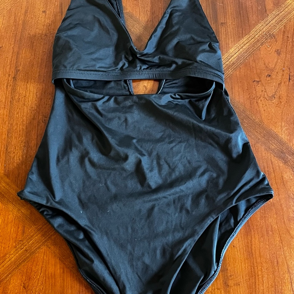 BONDI BORN Elegant Black Swimwear M